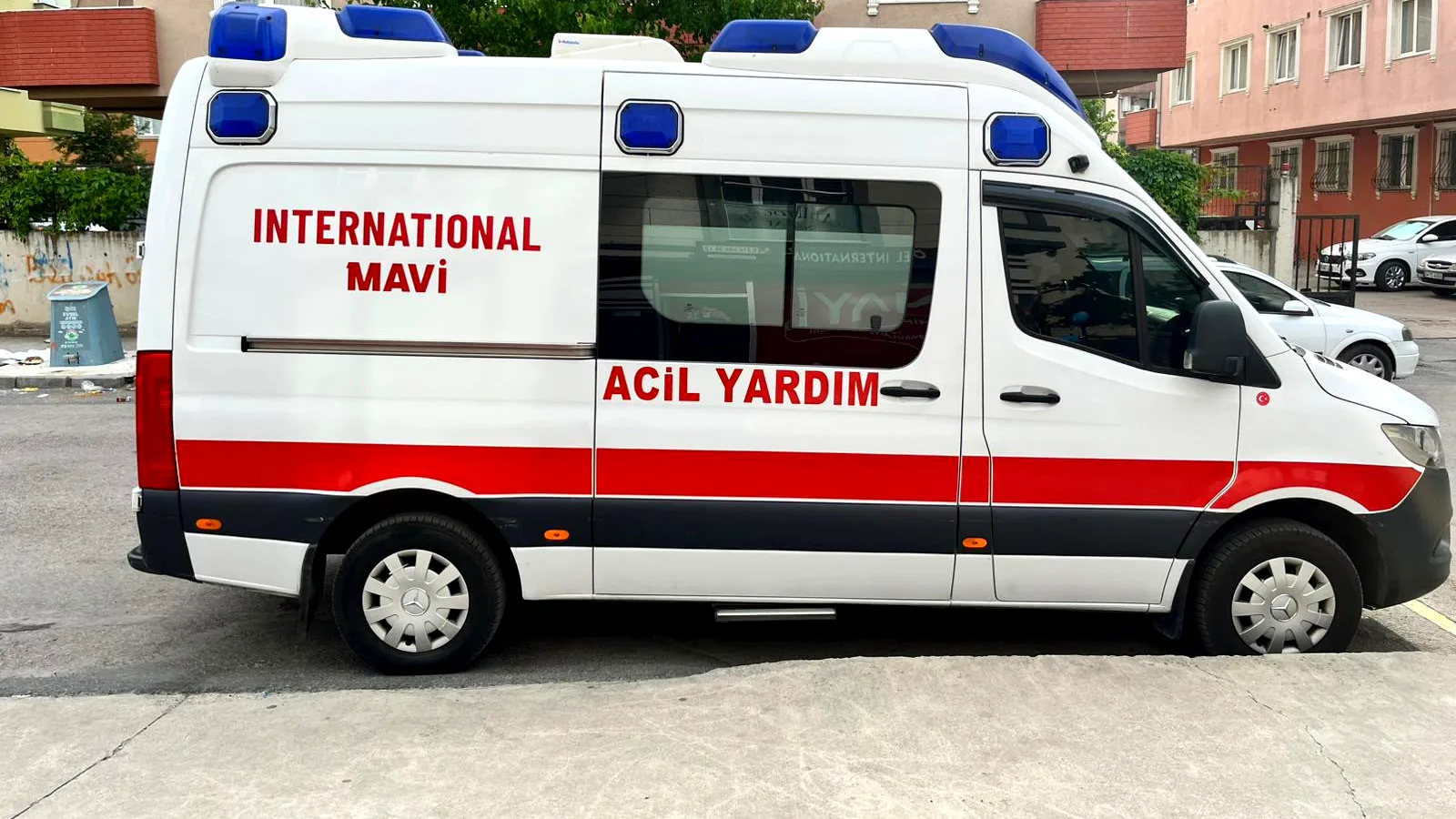 Mobil Mavi Ambulans yoğun bakım donanımlı ambulans